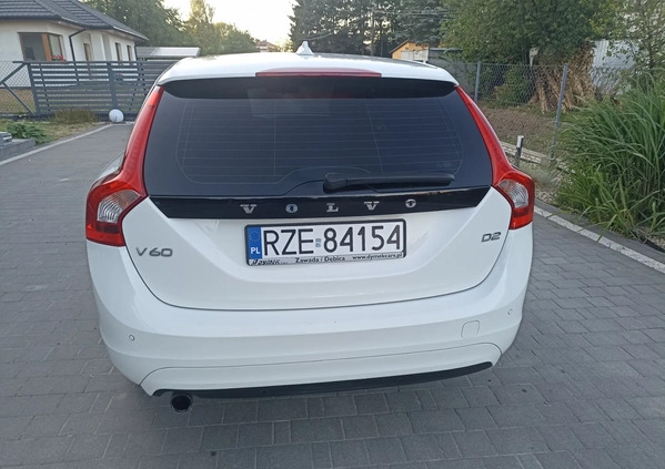 Volvo V60 cena 41900 przebieg: 255000, rok produkcji 2015 z Zdzieszowice małe 56